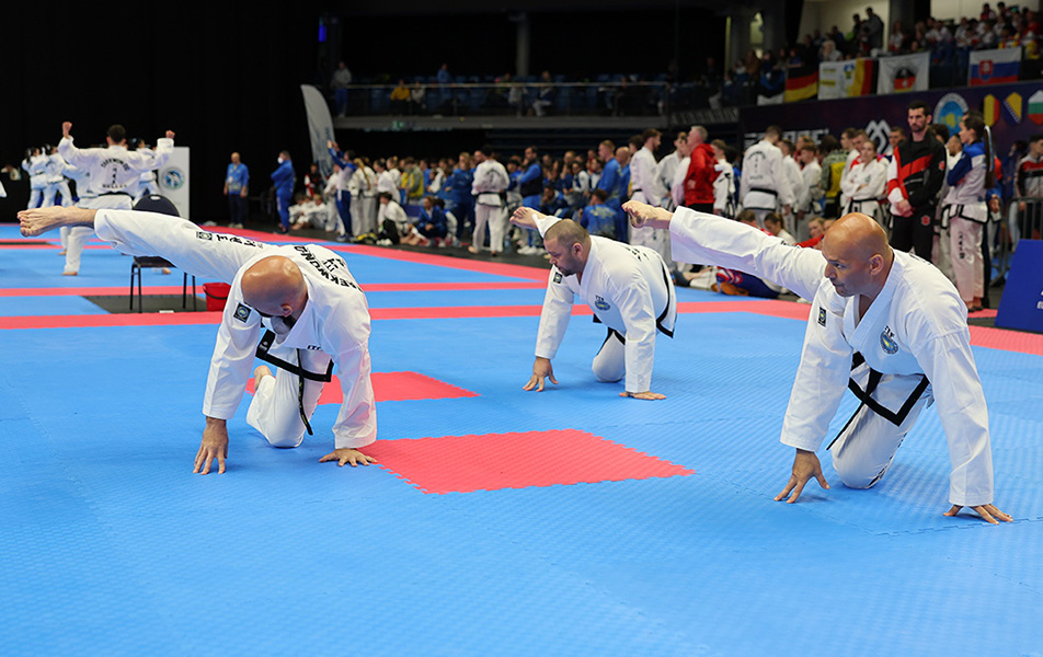 acr-svetovy-bojovnik-taekwondo-pracuje-jako-rekruter-0007-952x600.jpg