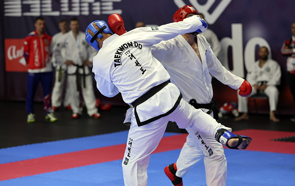 acr-svetovy-bojovnik-taekwondo-pracuje-jako-rekruter-0013-952x600.jpg