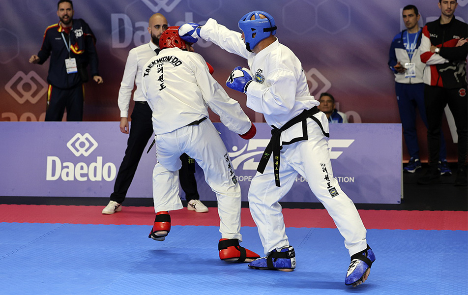 acr-svetovy-bojovnik-taekwondo-pracuje-jako-rekruter-0014-952x600.jpg