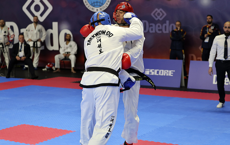 acr-svetovy-bojovnik-taekwondo-pracuje-jako-rekruter-0015-952x600.jpg