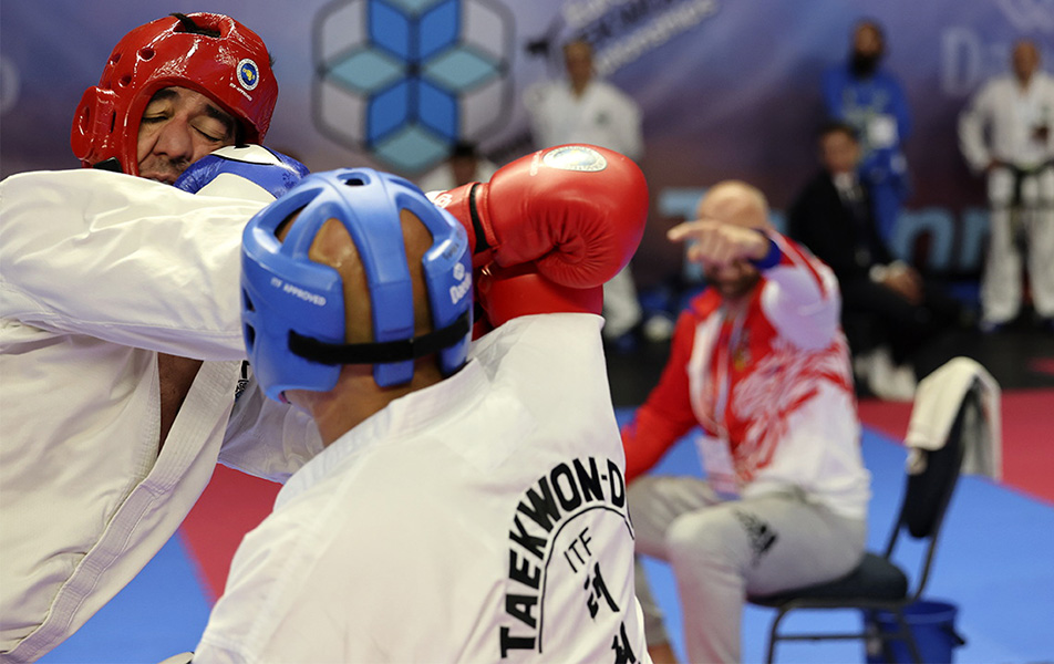 acr-svetovy-bojovnik-taekwondo-pracuje-jako-rekruter-0016-952x600.jpg
