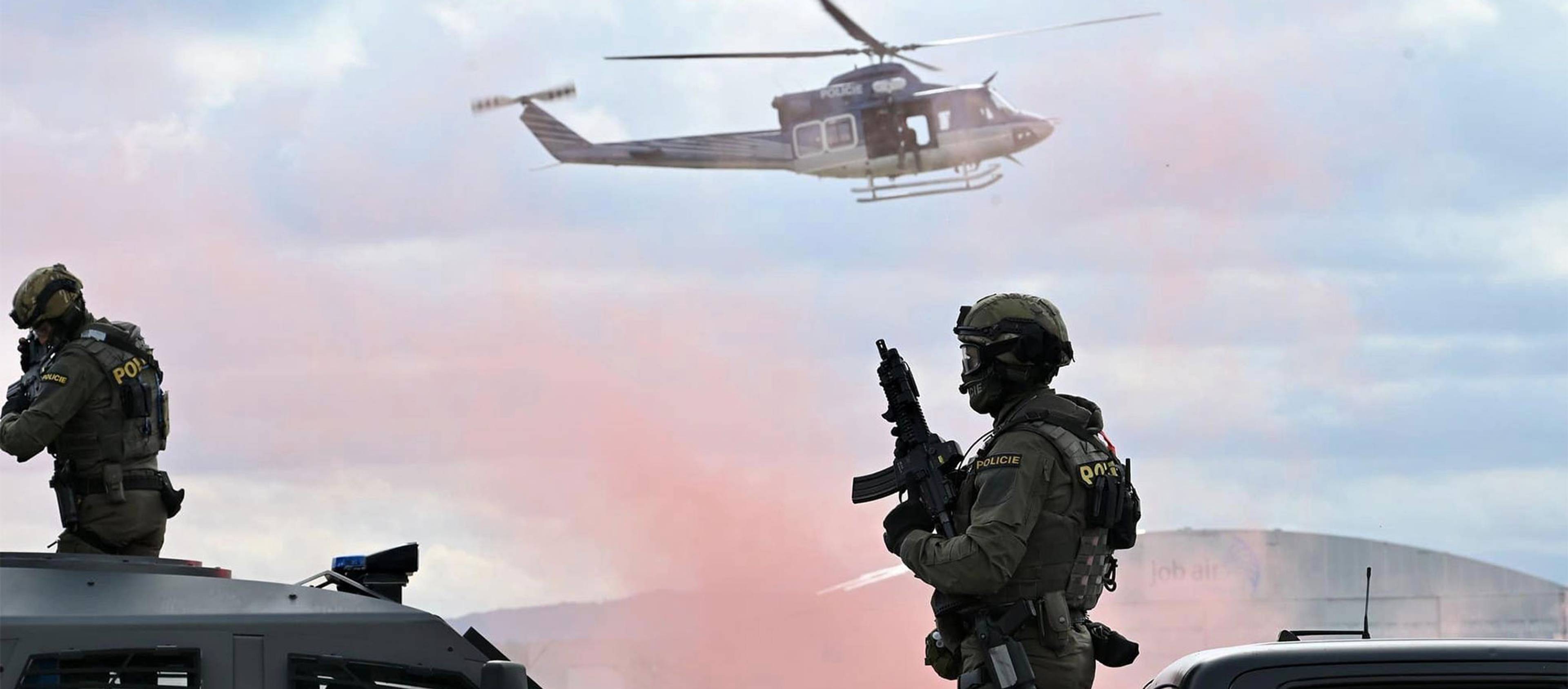 motive-1900x835-0004.jpg