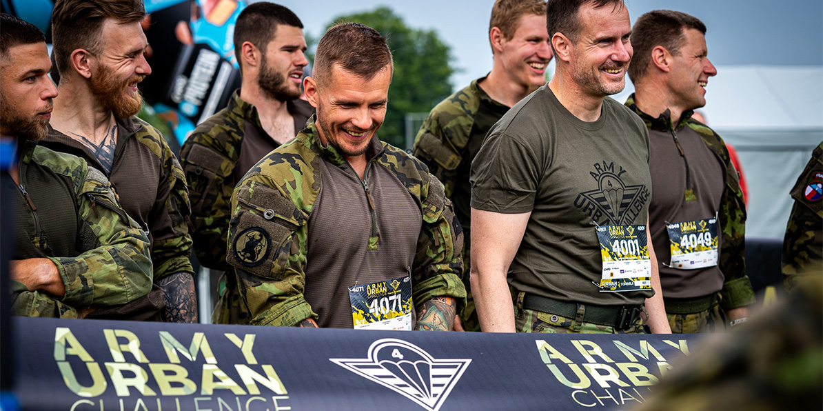 army-urban-challenge-generalporucik-rehka-s-vojaky-na-staru-15-km-zavodu_foto-radek-sikulaj-1194x596.jpg