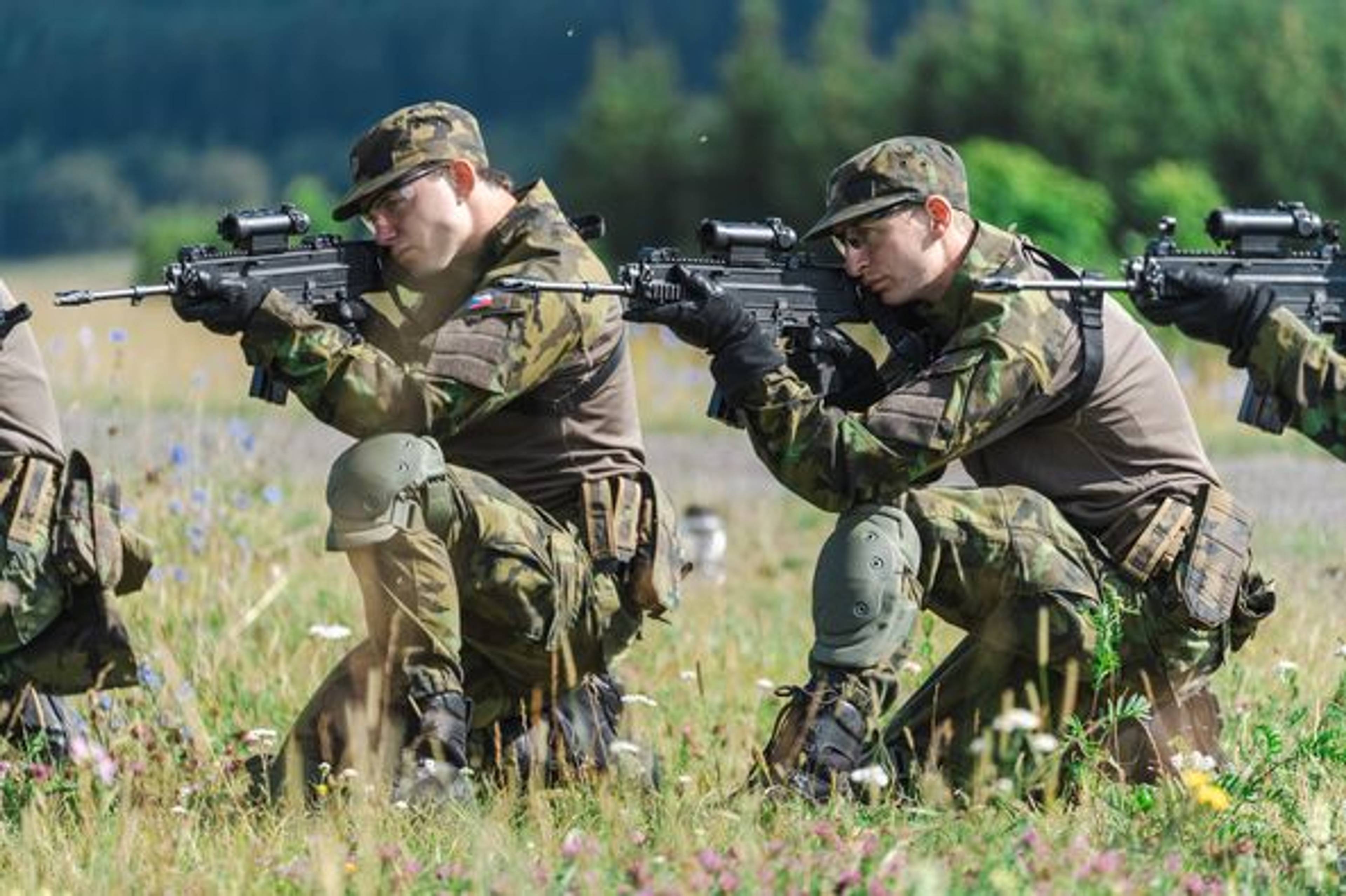 Zlatý hřeb základní přípravy - střelba z útočné pušky Bren, základy taktiky a pohybu po bojišti a také hod ostrým ručním granátem. Pro velkou část studentů nejzajímavější část celého cvičení.