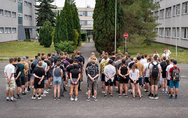 Jaký to byl rozdíl oproti prvnímu dni, kdy si je instruktoři vyzvedli v žateckých kasárnách, se může přesvědčit každý sám.