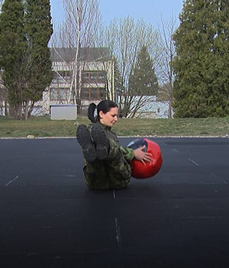 motive-352x413-fitness-s-vojaky.jpg